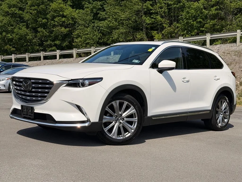 Used 2023 White Mazda Signature image 2