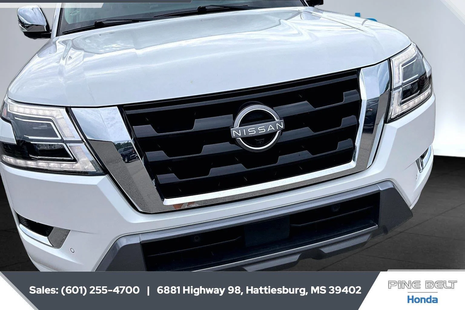 Used 2023 Aspen White Tricoat Nissan Platinum image 22