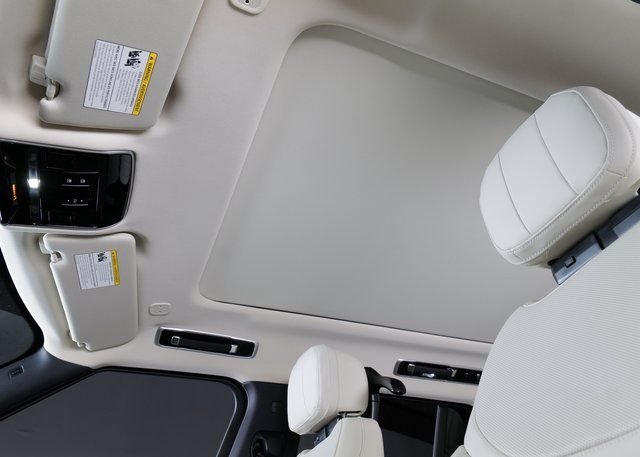 New 2026 Fuji White Land Rover SE image 23