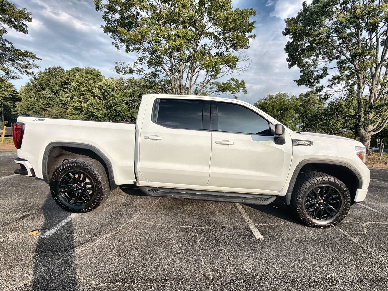 Used 2021 SUMMIT WHITE GMC Elevation image 9