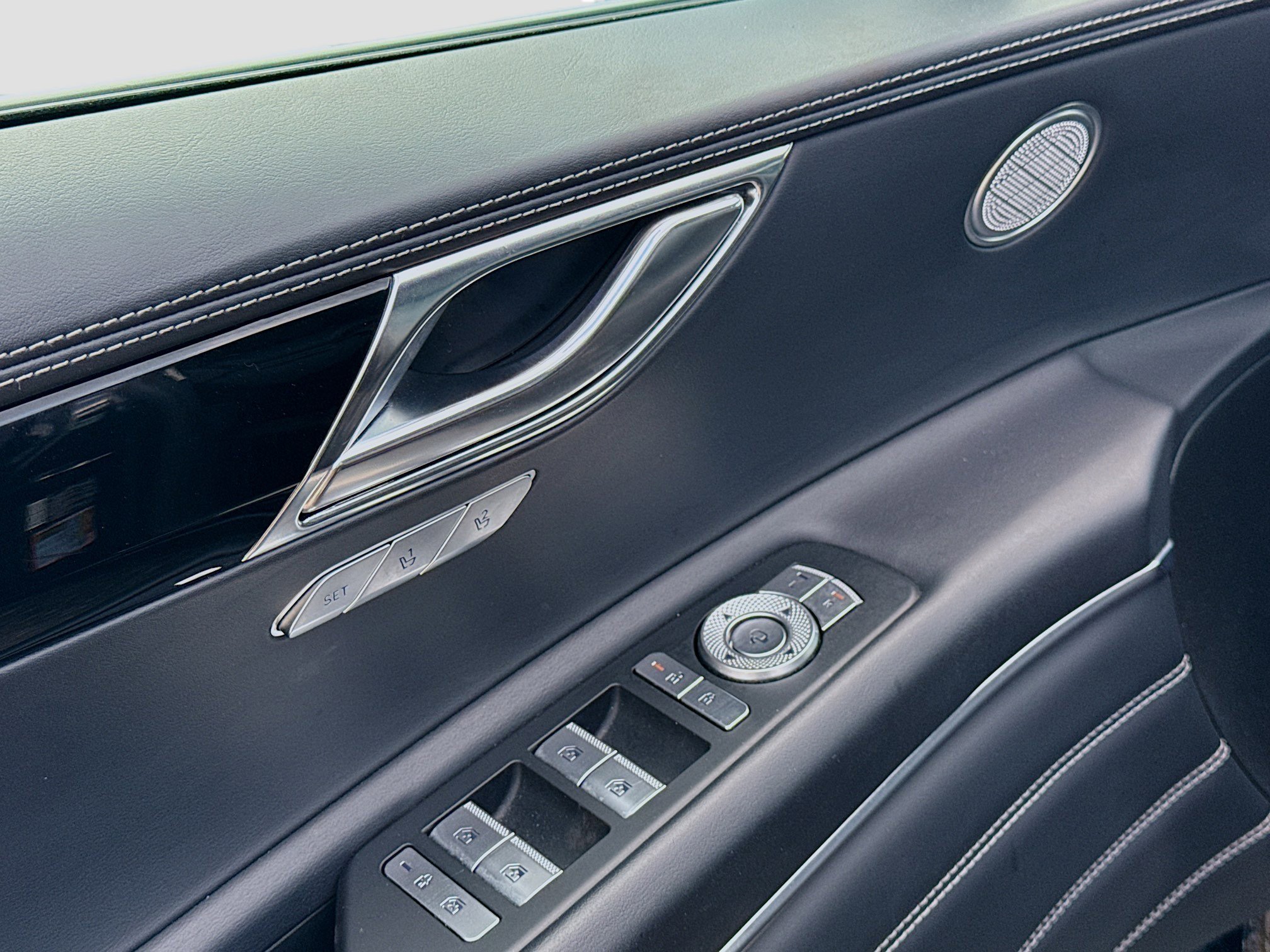 2025 GENESIS GV80 Standard - Photo 23