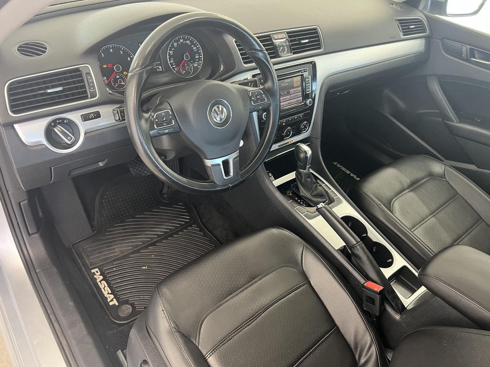 Used 2013 Reflex Silver Metallic Volkswagen 2.5L SE image 13