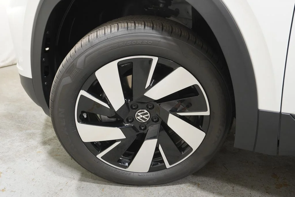 New 2026  Volkswagen SE w/Technology image 31