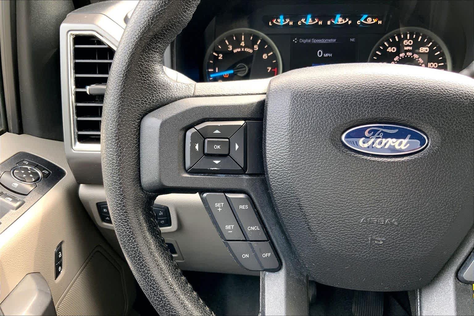 Used 2015 Blue Jeans Metallic Ford XLT image 24