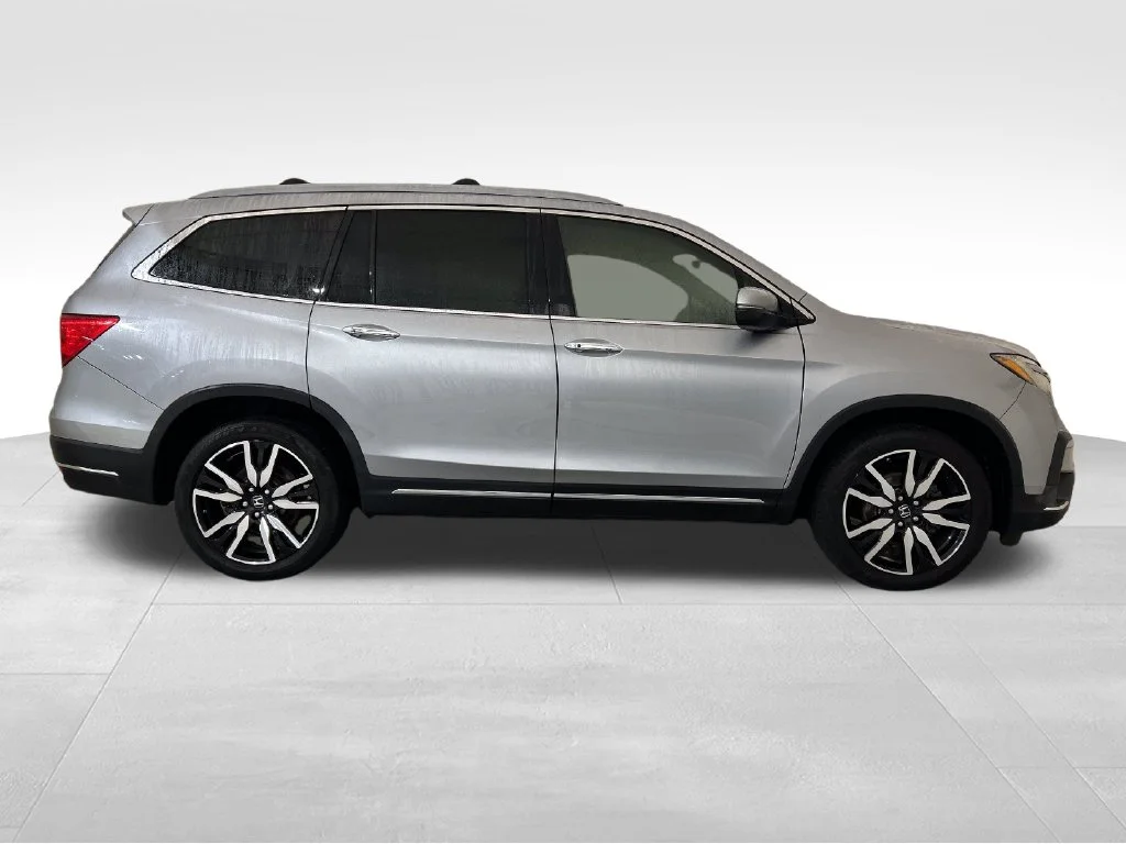 Used 2019 Silver Honda Touring image 6