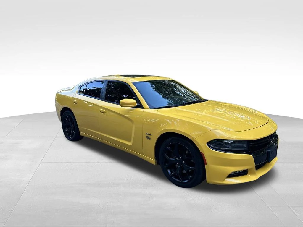 Used 2017 Yellow Dodge R/T image 8