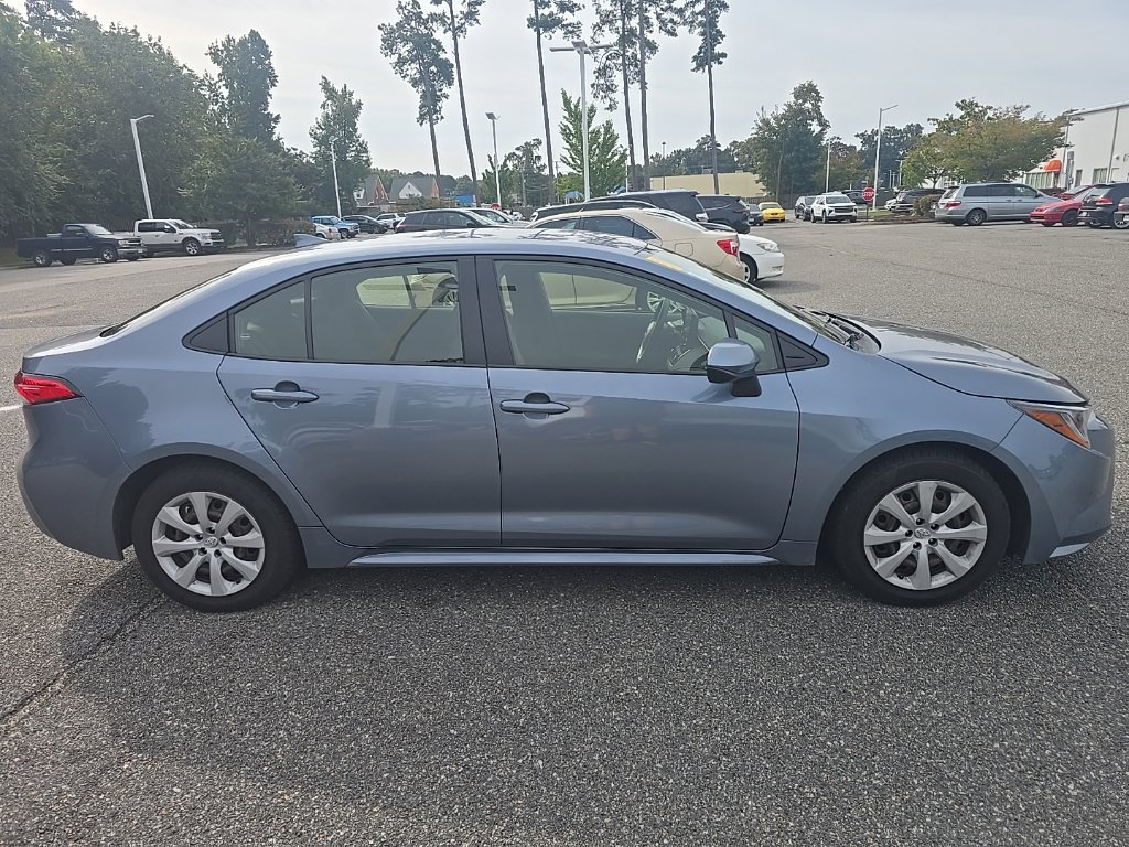 Used 2022  Toyota LE image 4