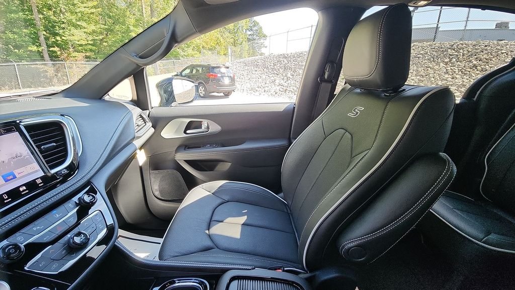 2026 Chrysler Pacifica Limited - Photo 14