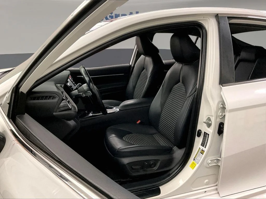 Used 2020 White Toyota SE image 29