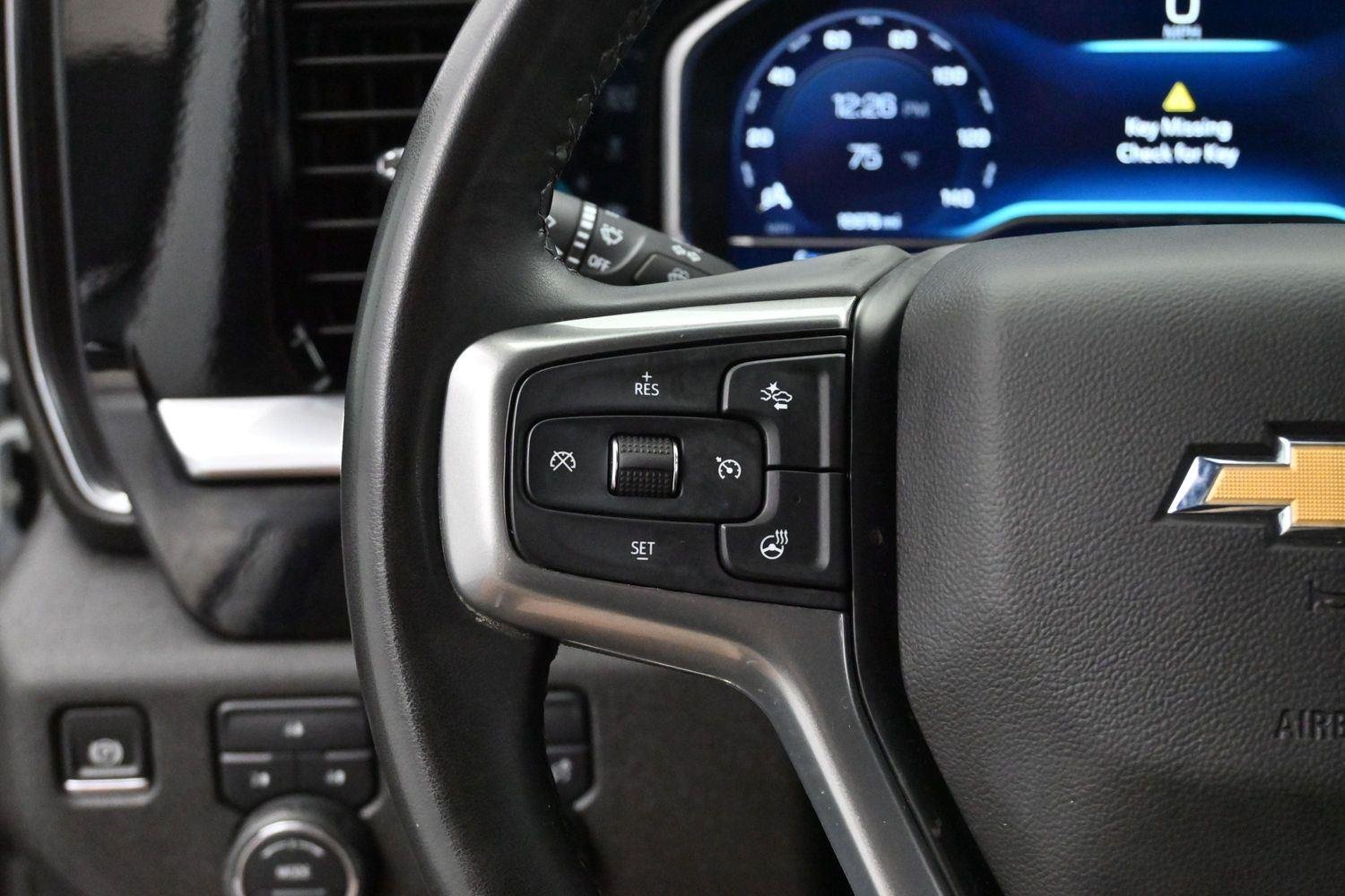 Used 2025 Summit White Chevrolet LT image 17