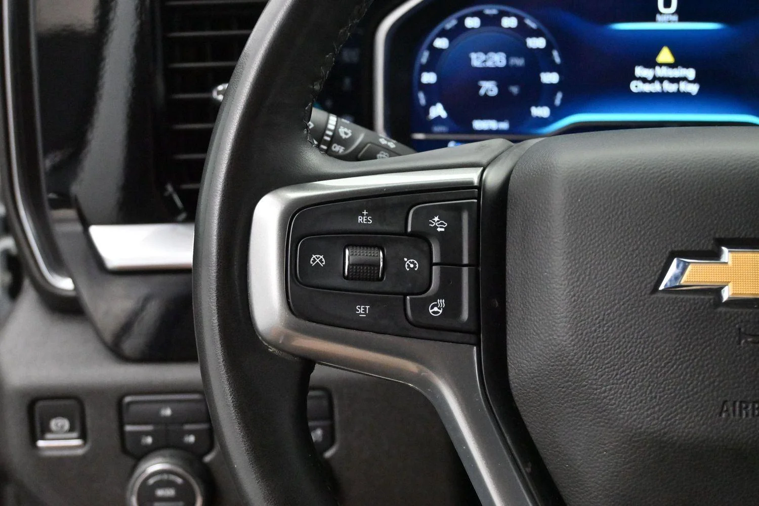 Used 2025 Summit White Chevrolet LT image 17