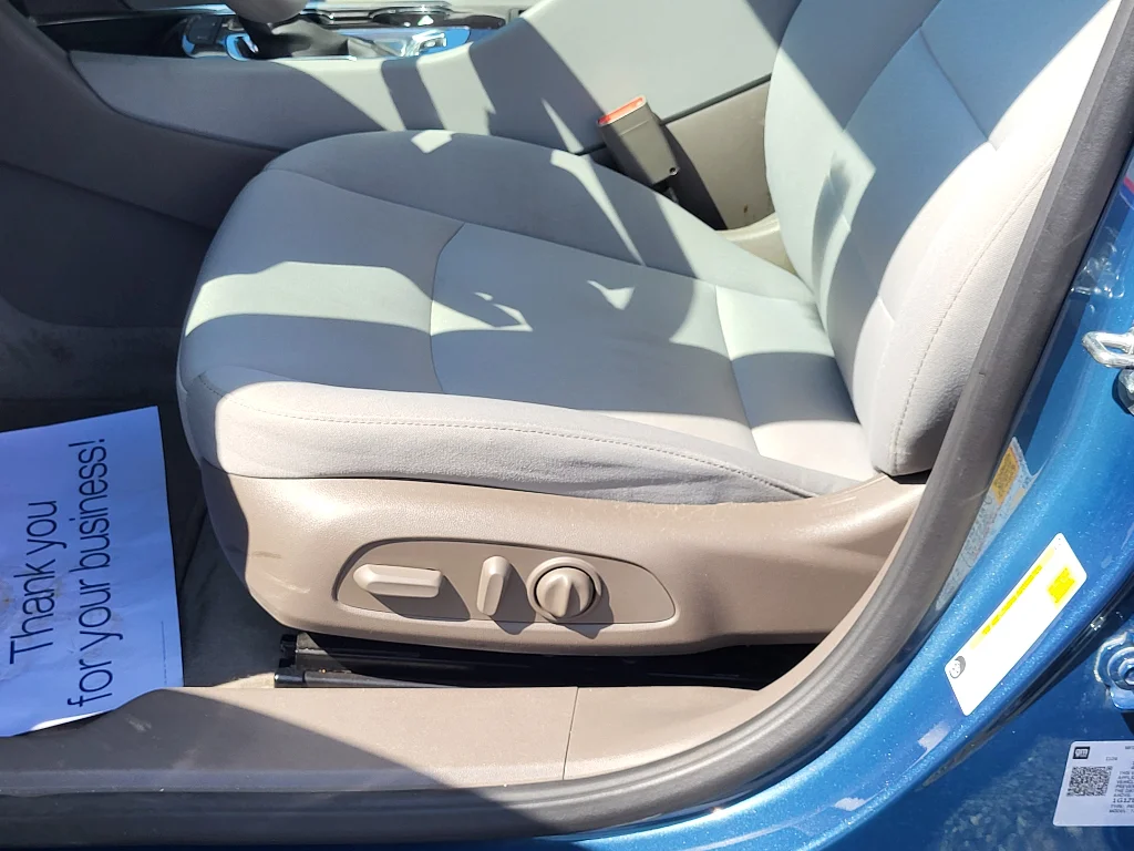 Used 2025 Lakeshore Blue Metallic Chevrolet LT image 21