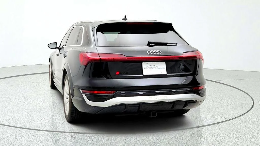 Used 2024 Mythos Black Metallic Audi quattro Premium Plus w/ 19.2 kW Charger & Trailer Hitch image 6