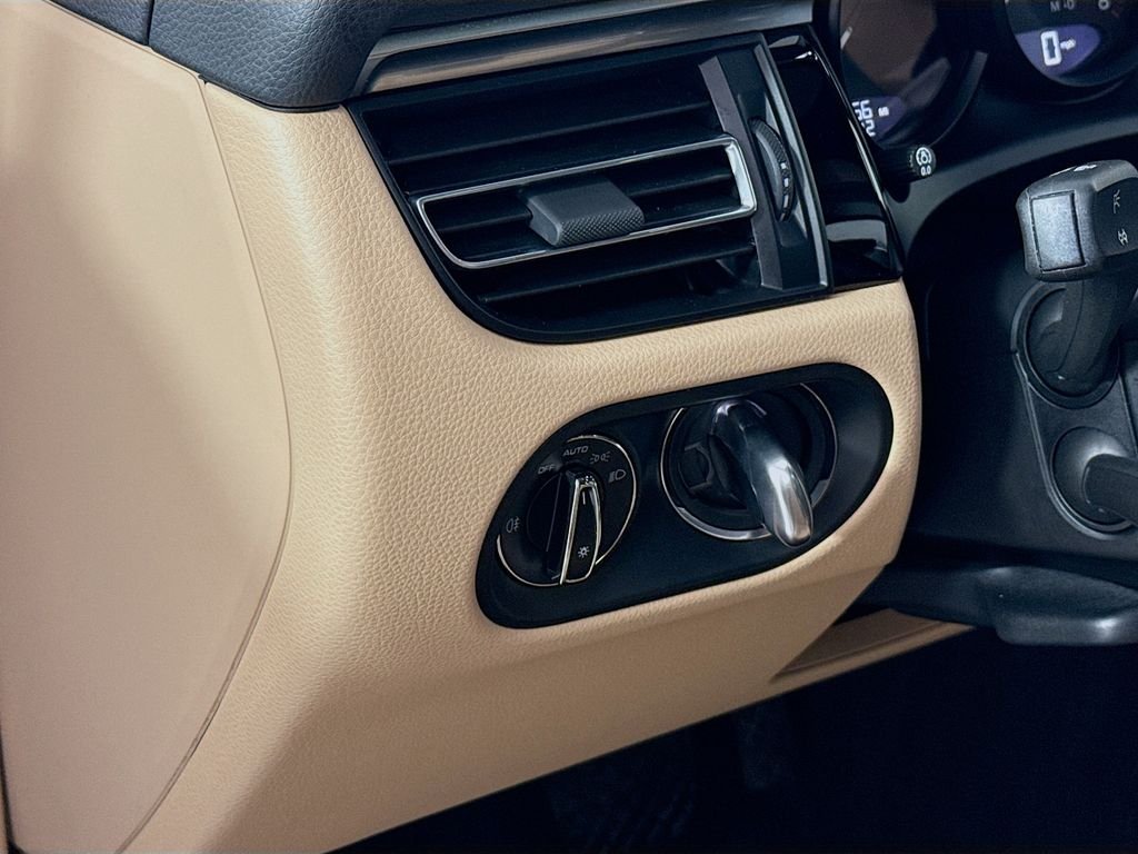 Used 2023 White Porsche  image 11