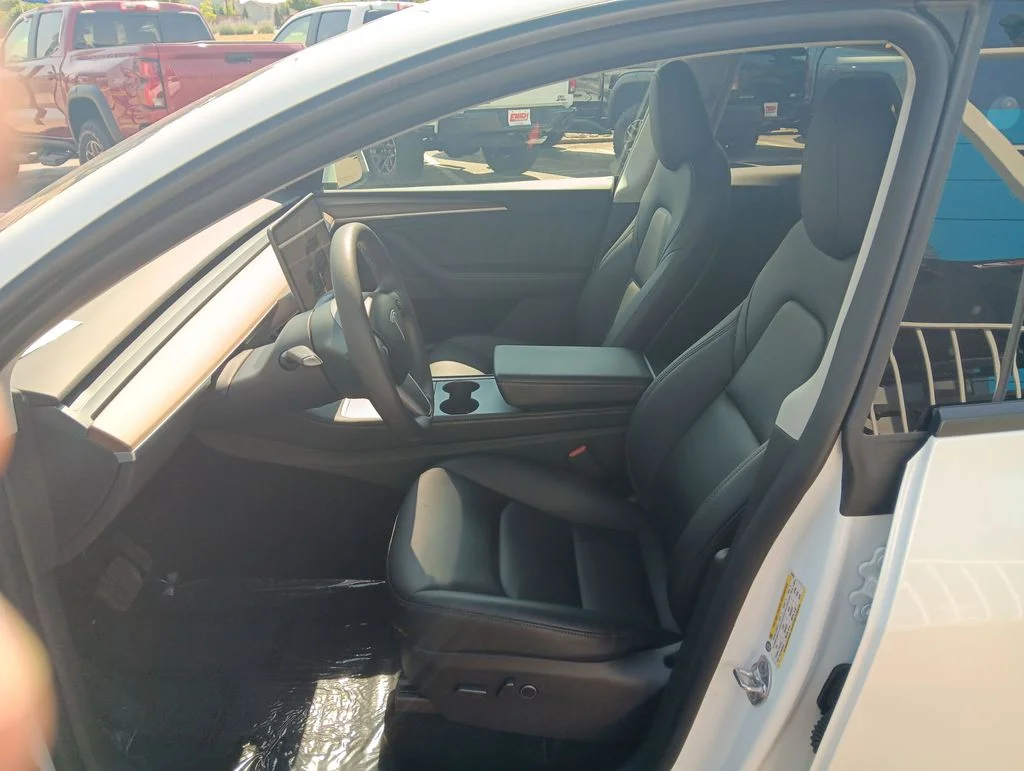 Used 2024  Tesla Long Range image 9