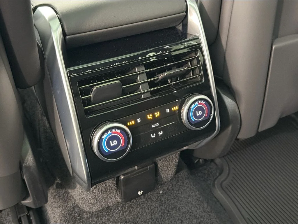 New 2026 Carpathian Gray Premium Metallic Land Rover SE image 27