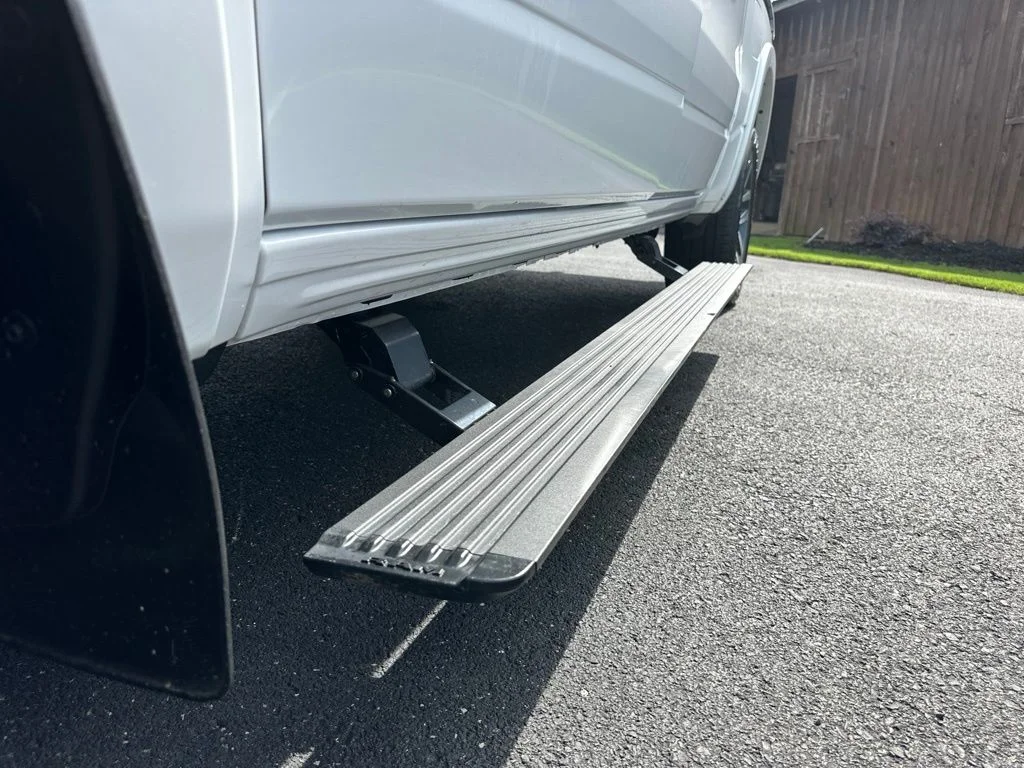 Used 2025 White Ram Limited image 17
