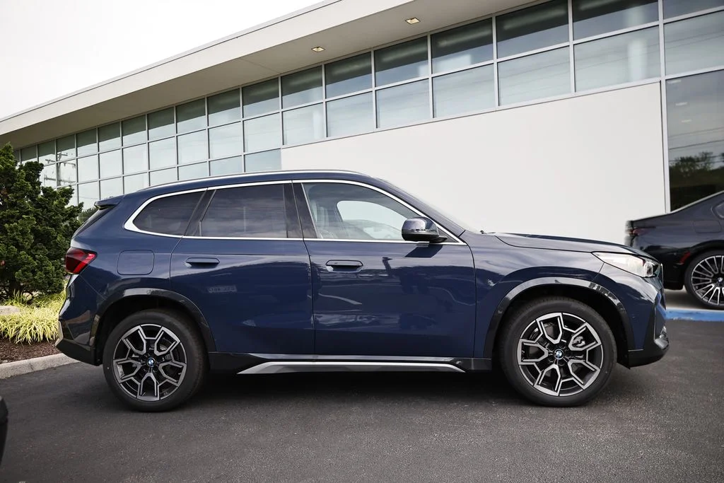 New 2026 Night Dusk Blue Metallic BMW xDrive28i image 4