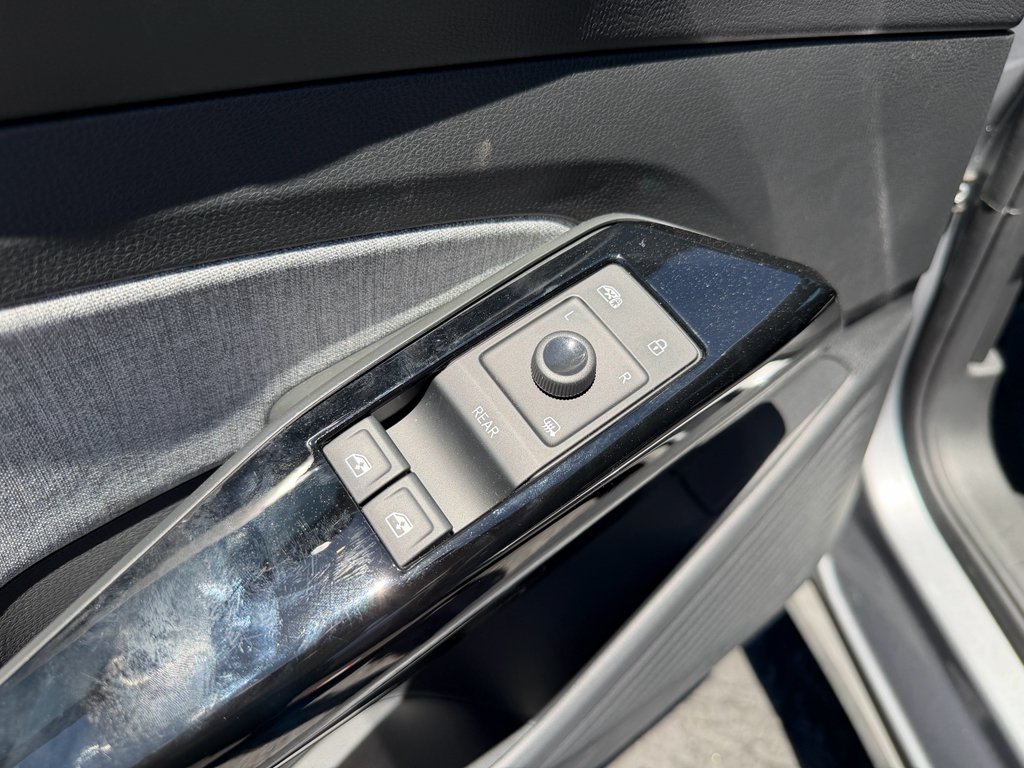 Used 2025 silver mist metallic Volkswagen Pro image 22