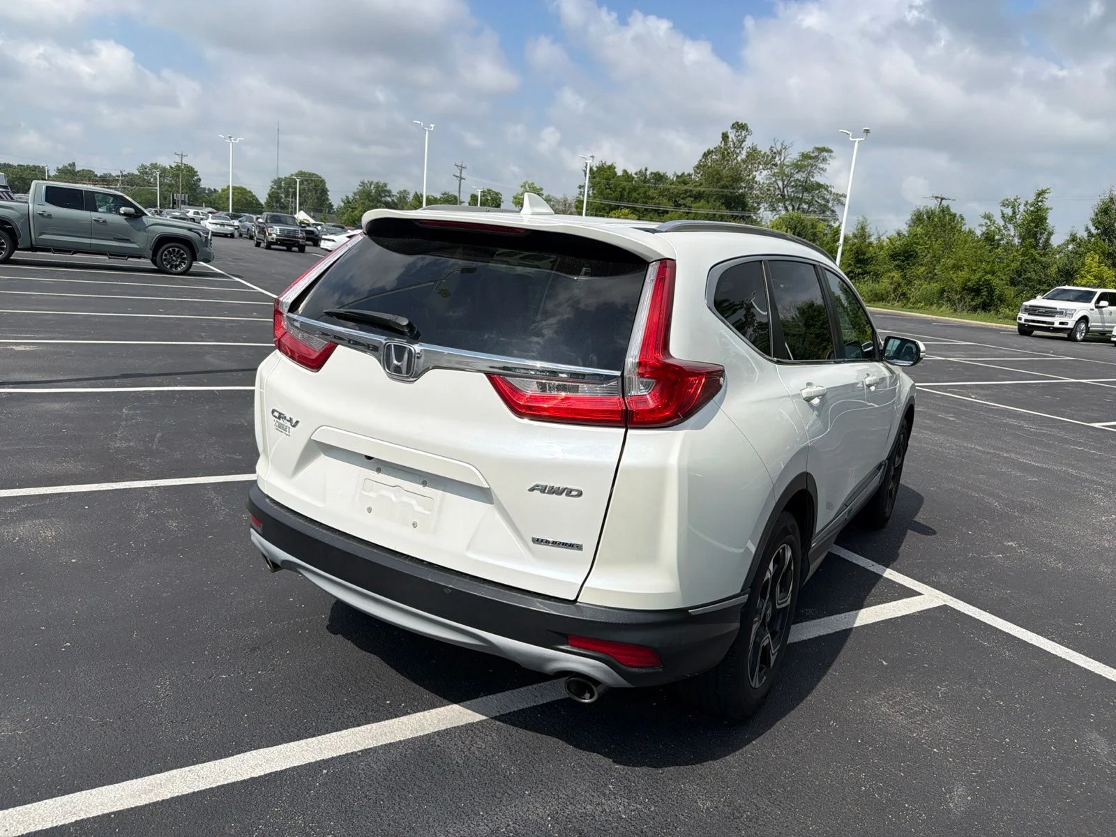 Used 2017 White Honda Touring image 6