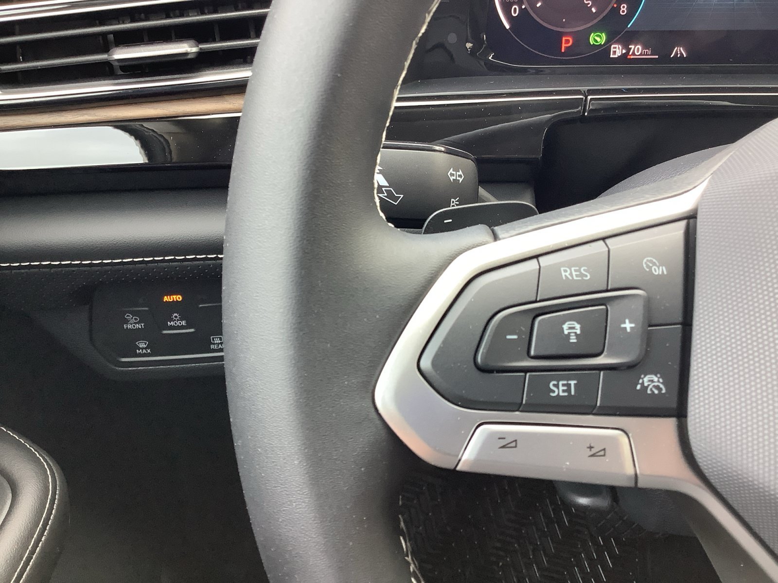 New 2026 OPAL WHITE Volkswagen 2.0T SE image 26