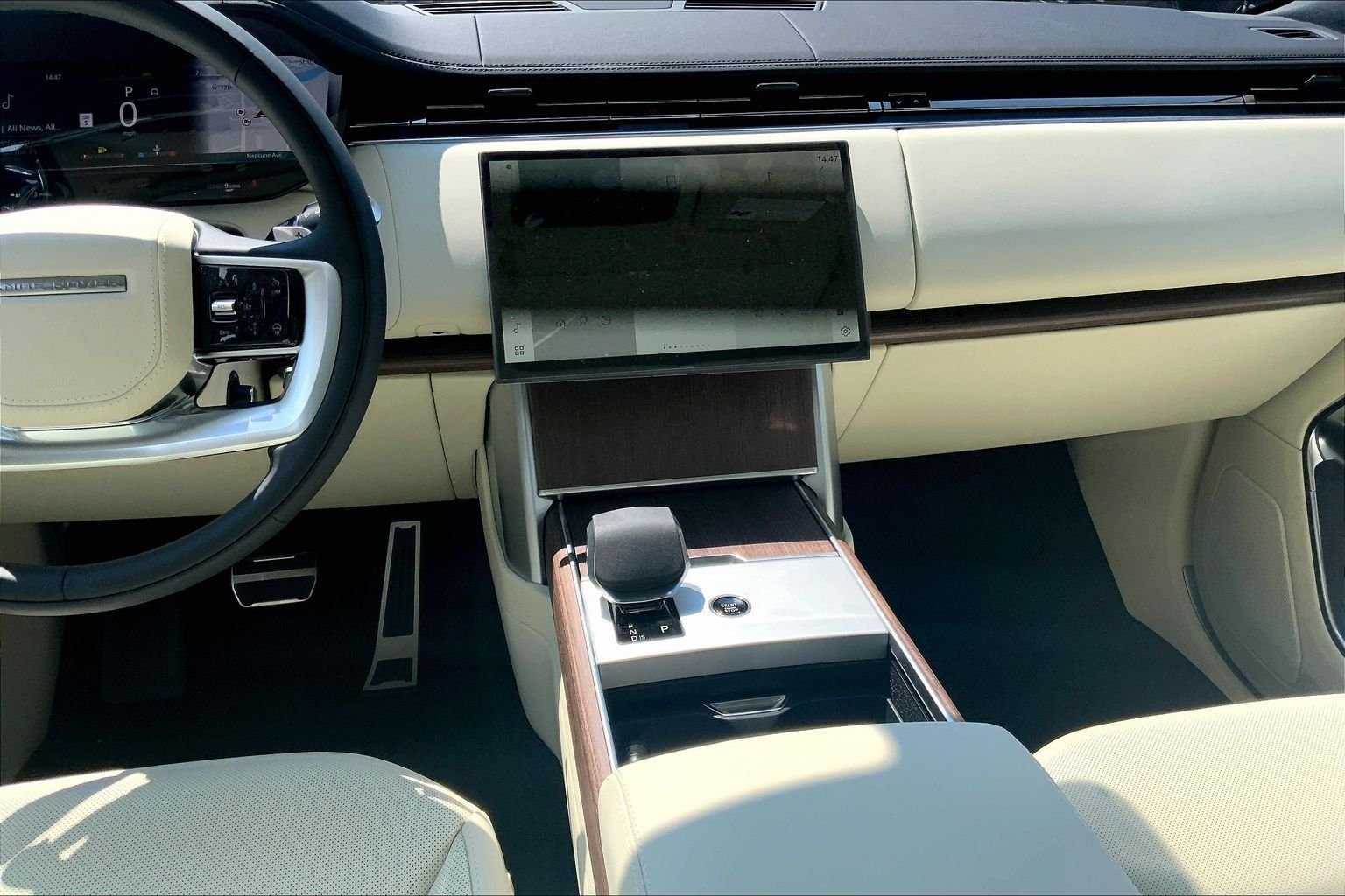 New 2026 Santorini Black Land Rover SE image 6