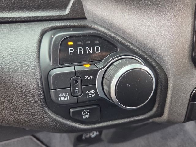 New 2026 Diamond Black Crystal Pearl-Coat Exterior Paint RAM Tradesman image 26