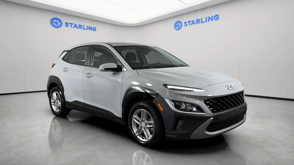 Used 2022 Silver Hyundai SE image 13