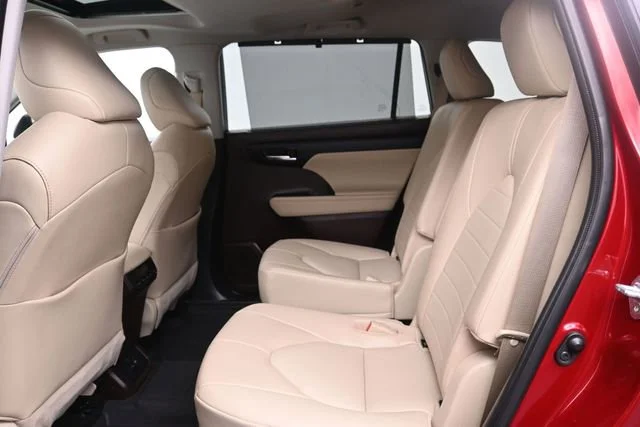 Used 2022 Ruby Flare Pearl Toyota XLE image 21