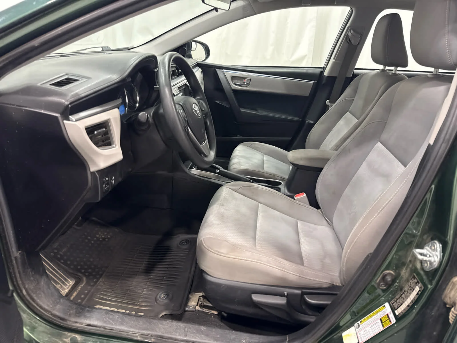 Used 2016 Green Toyota LE image 11