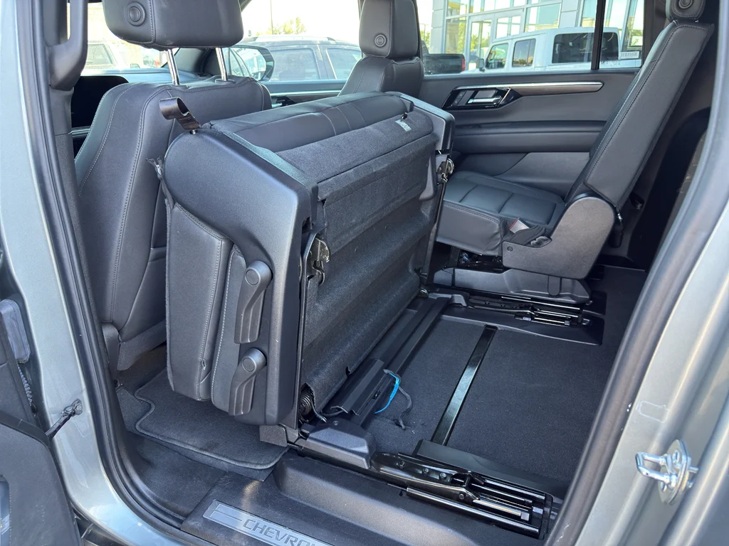 Used 2025 Gray Chevrolet Z71 image 32