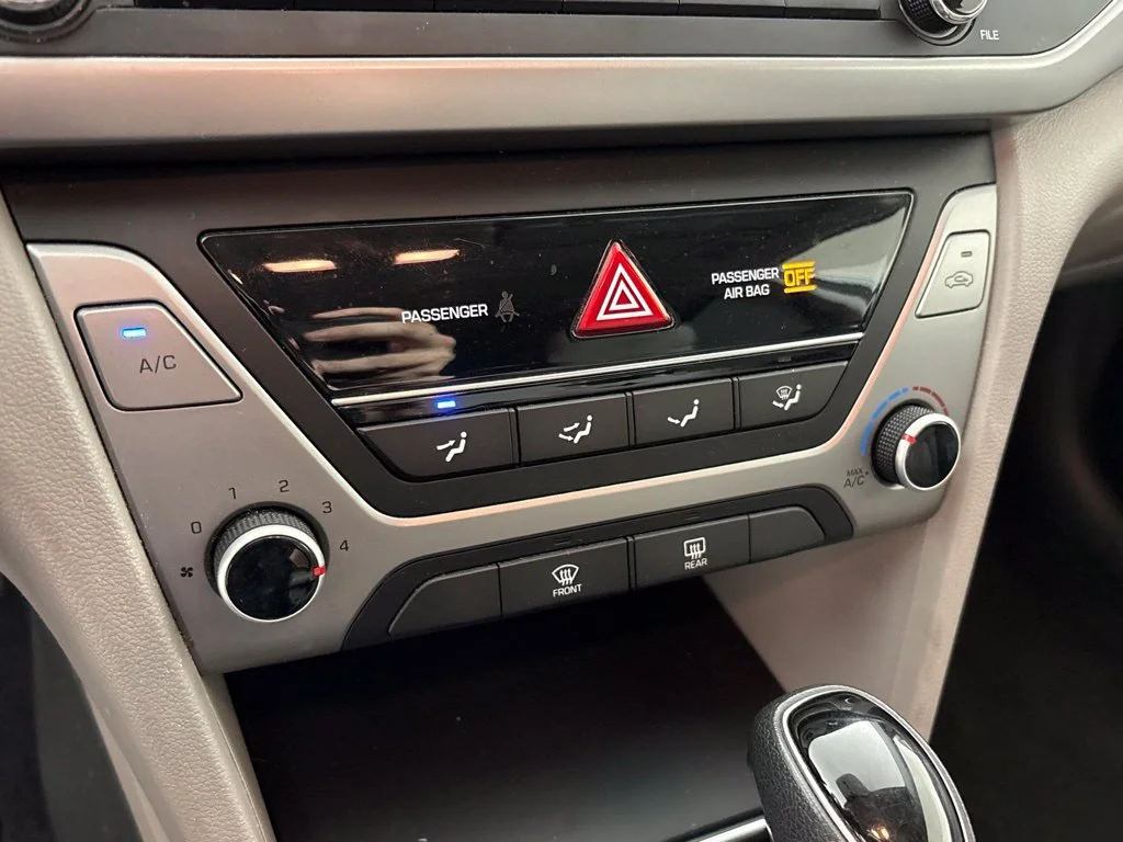 Used 2017 White Hyundai SE image 30