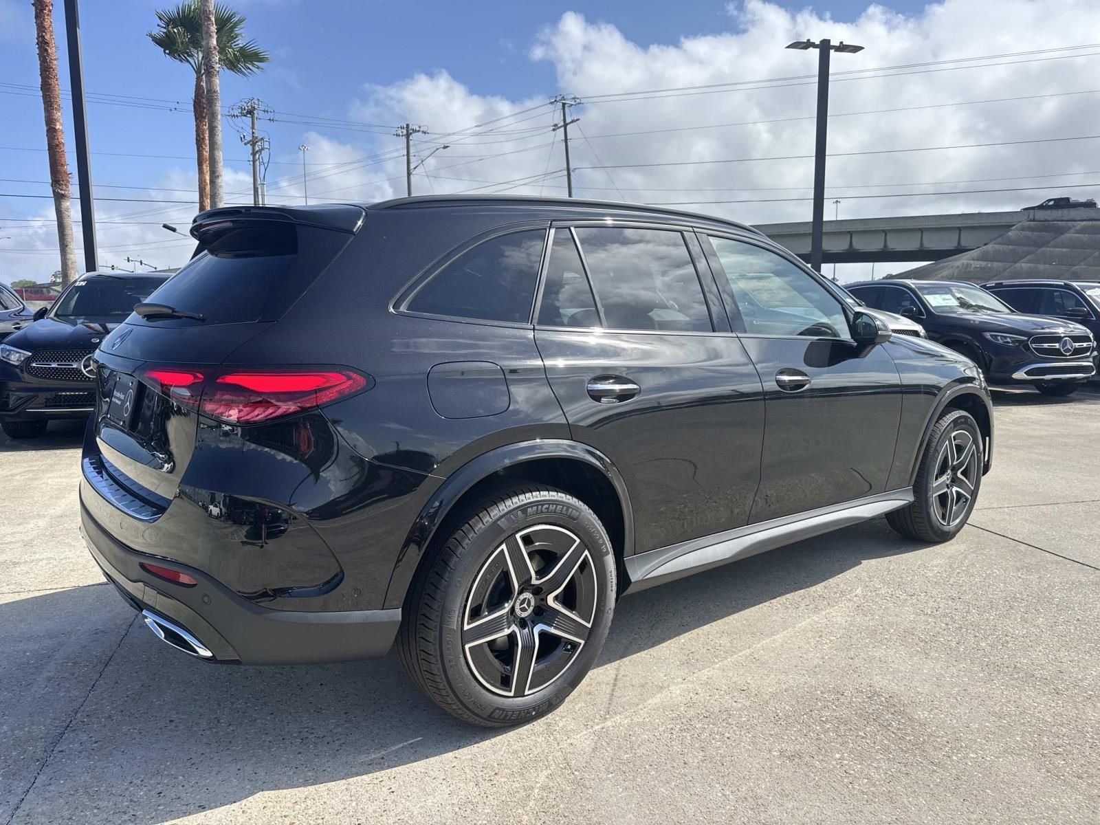 New 2026 Black Mercedes-Benz GLC 300 image 4