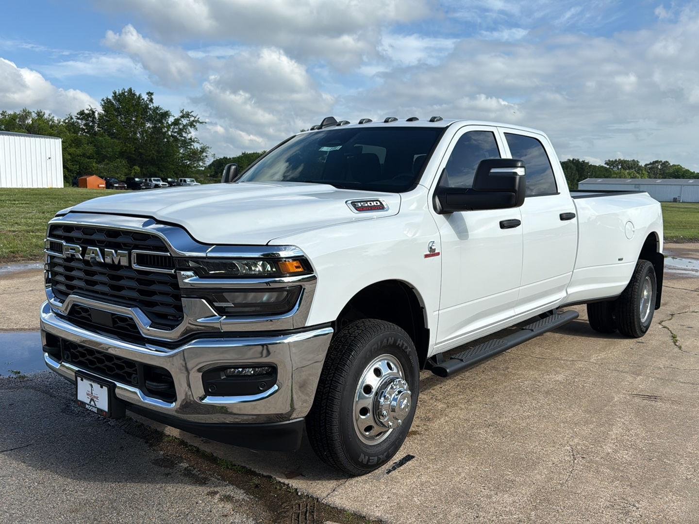 New 2026 Bright White Clear-Coat Exterior Paint RAM Tradesman image 3