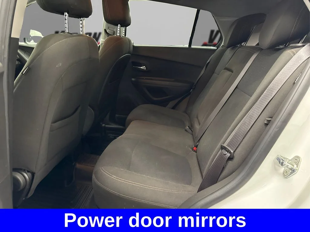 Used 2018 White Chevrolet LS image 11