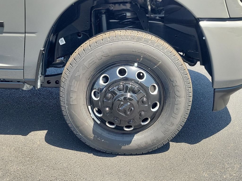 New 2026 Ceramic Gray Clear-Coat Exterior Paint RAM Laramie image 5