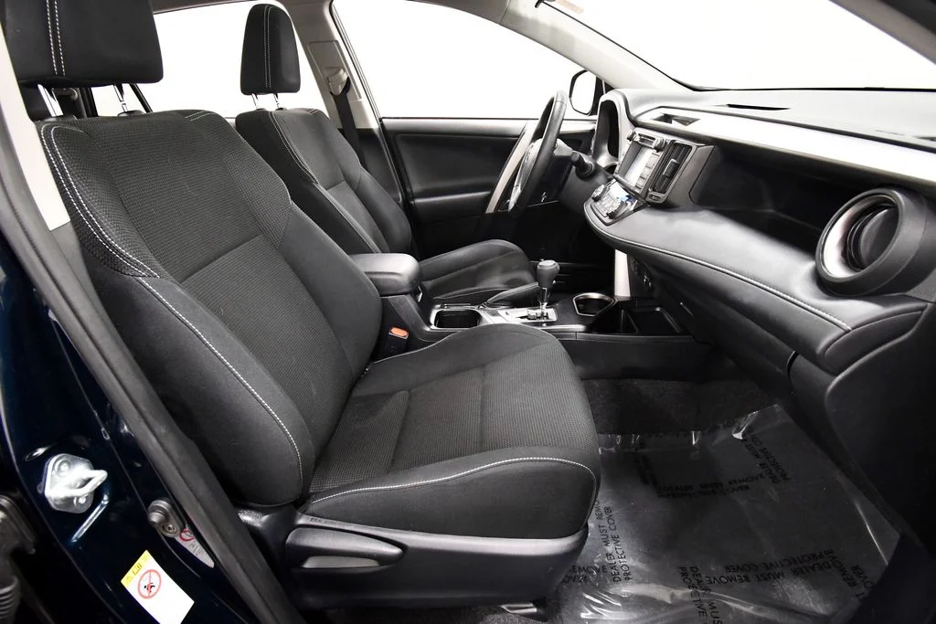 Used 2018 Blue Toyota XLE image 18