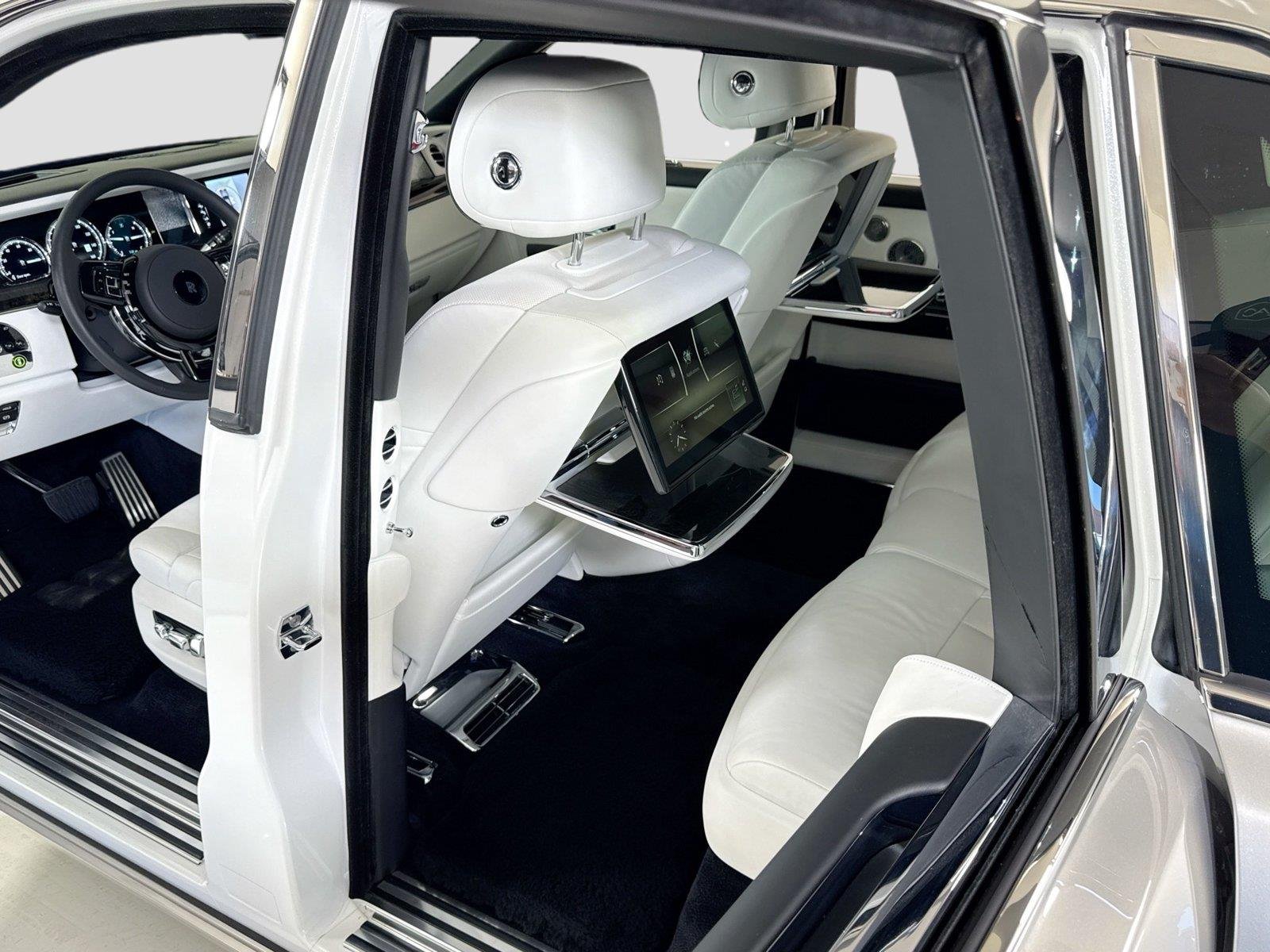 Used 2023 Jubilee Silver Rolls-Royce  image 26