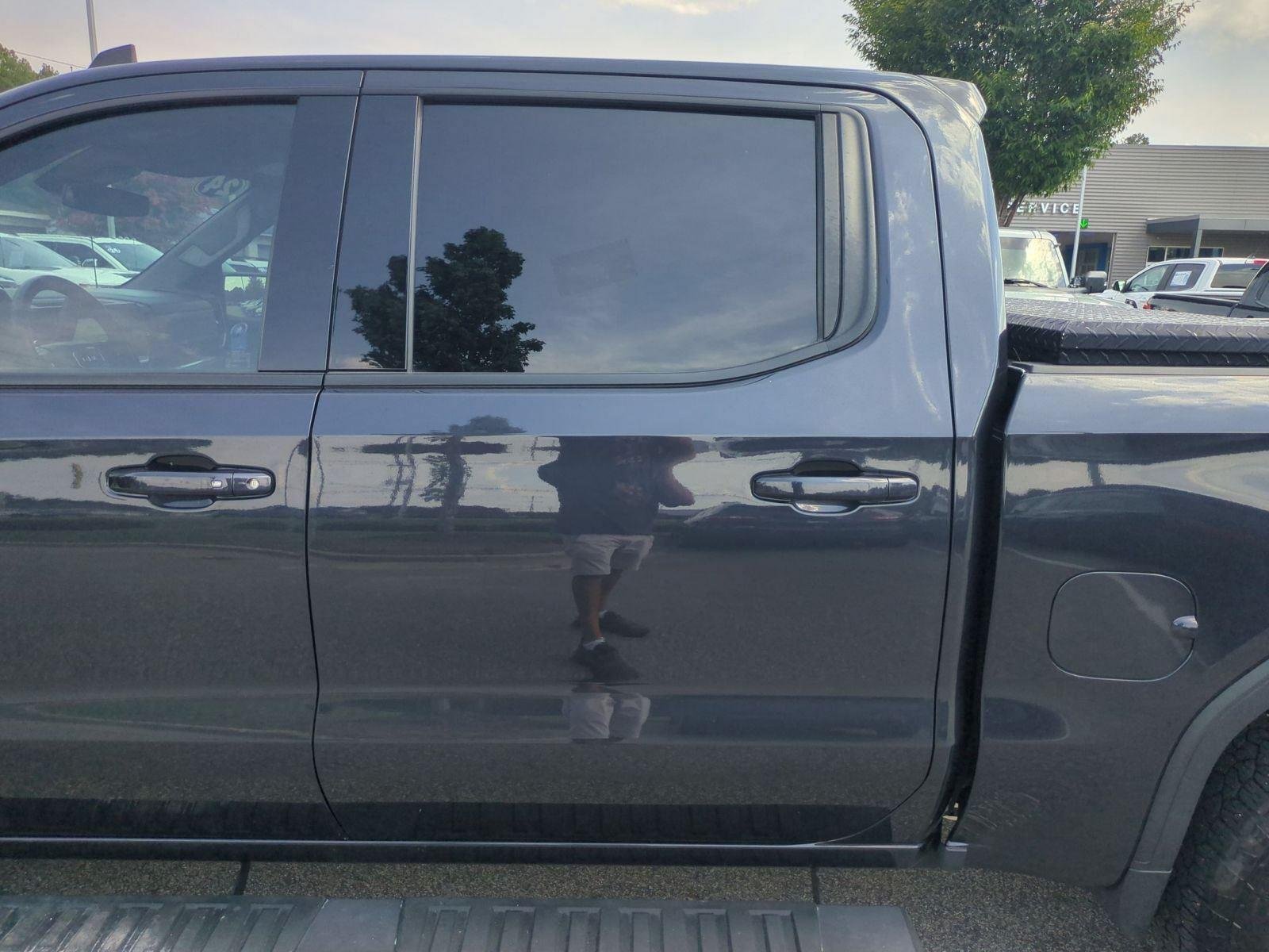 Used 2024 Onyx Black GMC Elevation image 32