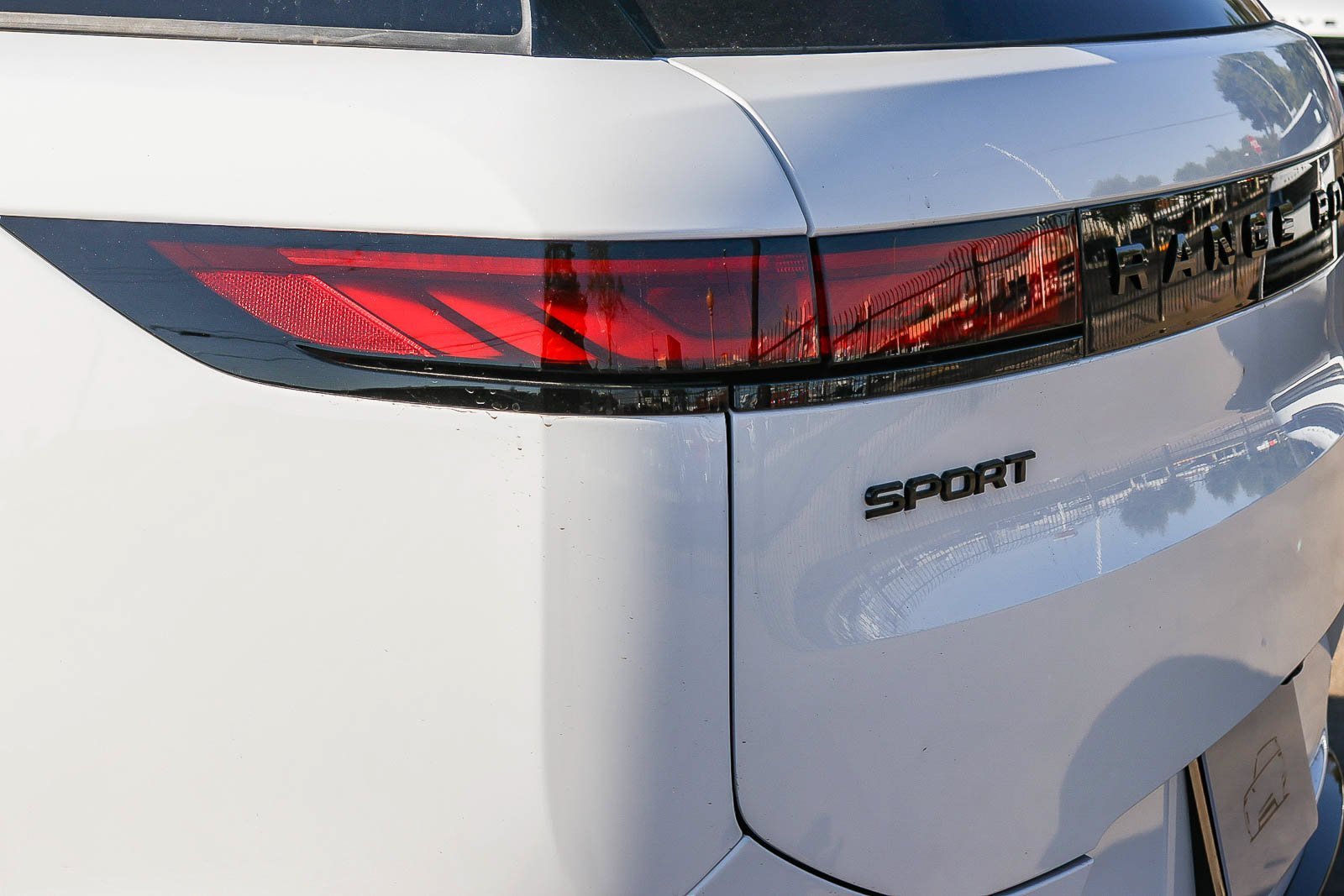 New 2026 Fuji White LAND ROVER Dynamic SE image 11