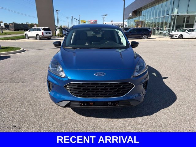 Used 2022 Blue Ford SE image 4