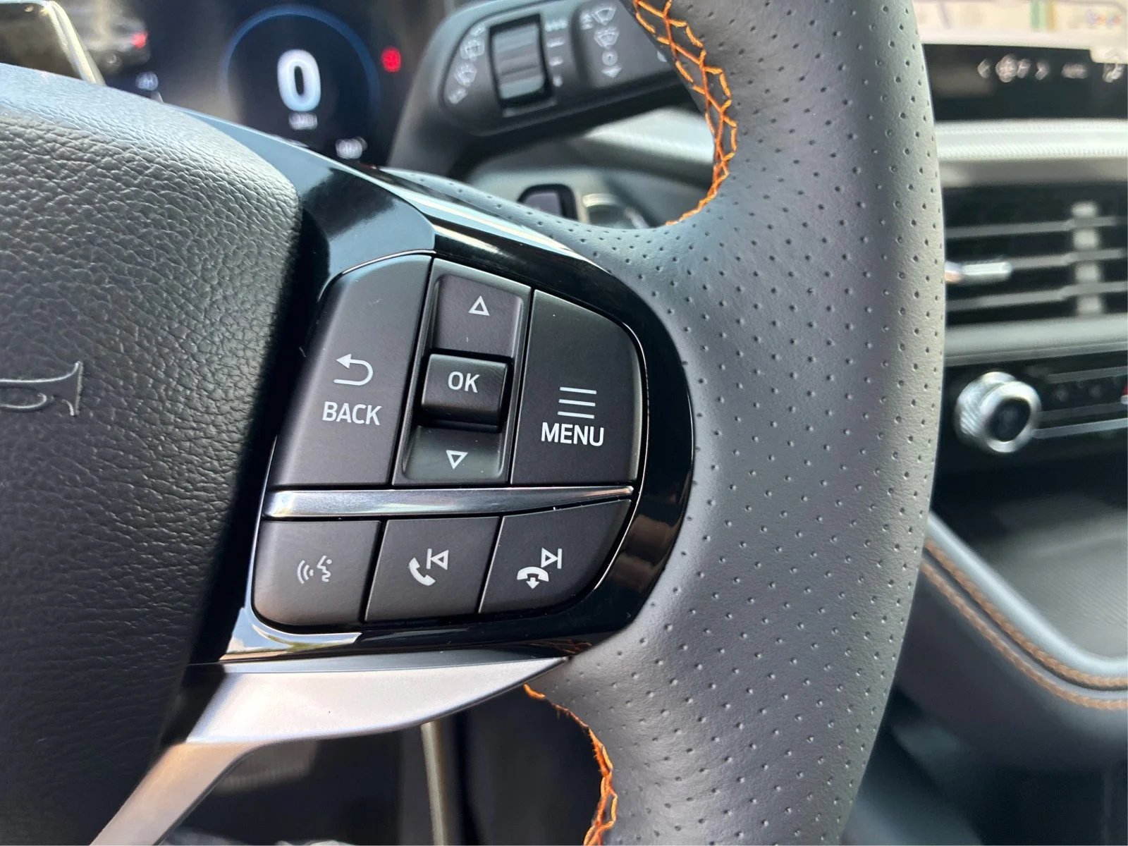 New 2026 Carbonized Gray Metallic Ford Tremor® image 24