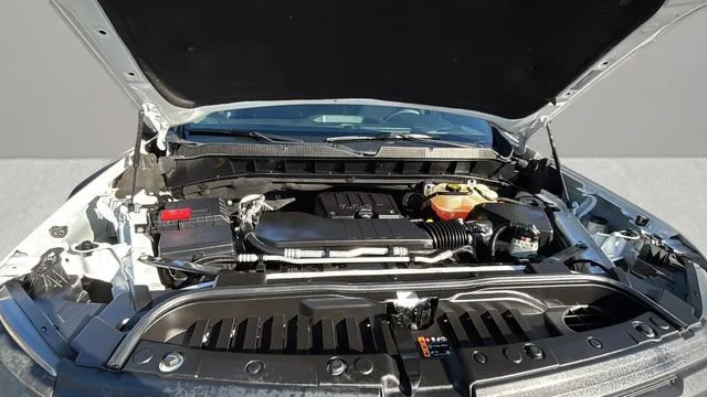 Used 2022 Summit White Chevrolet Custom image 32