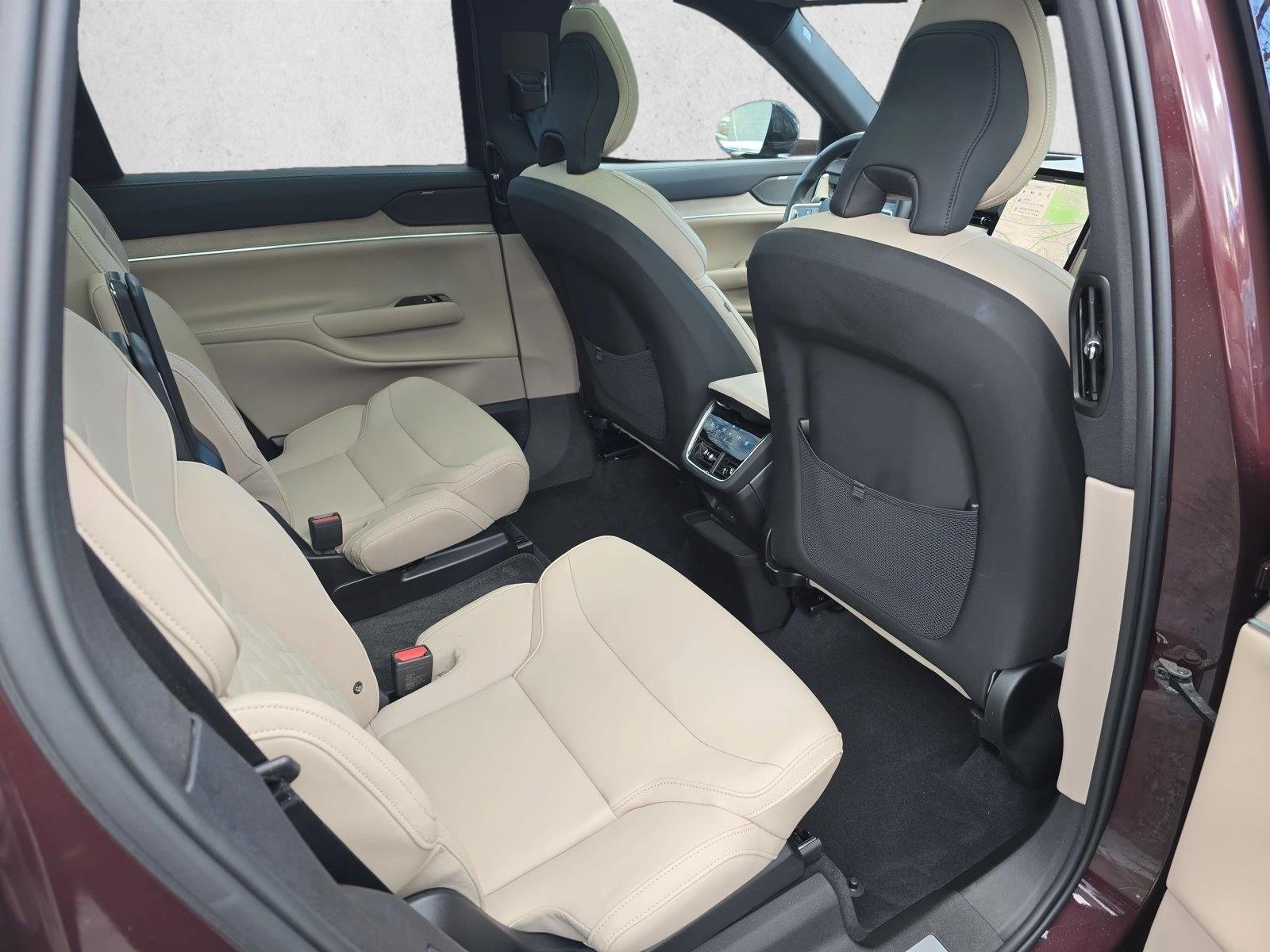Used 2025 Mulberry Metallic Volvo Ultra image 11