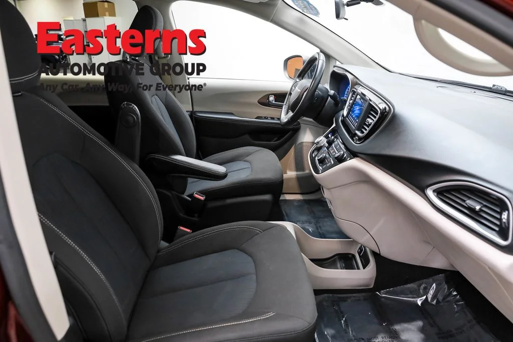 Used 2020 Red Chrysler LX image 23