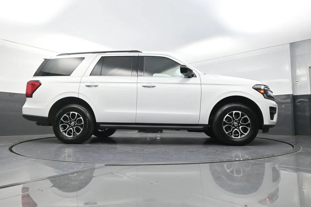 Used 2022 White Ford XL image 30