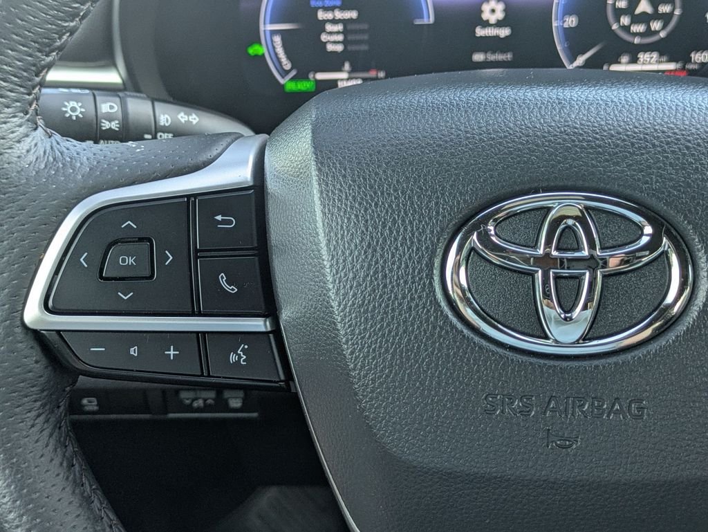 Used 2025 Beige Toyota Platinum image 16
