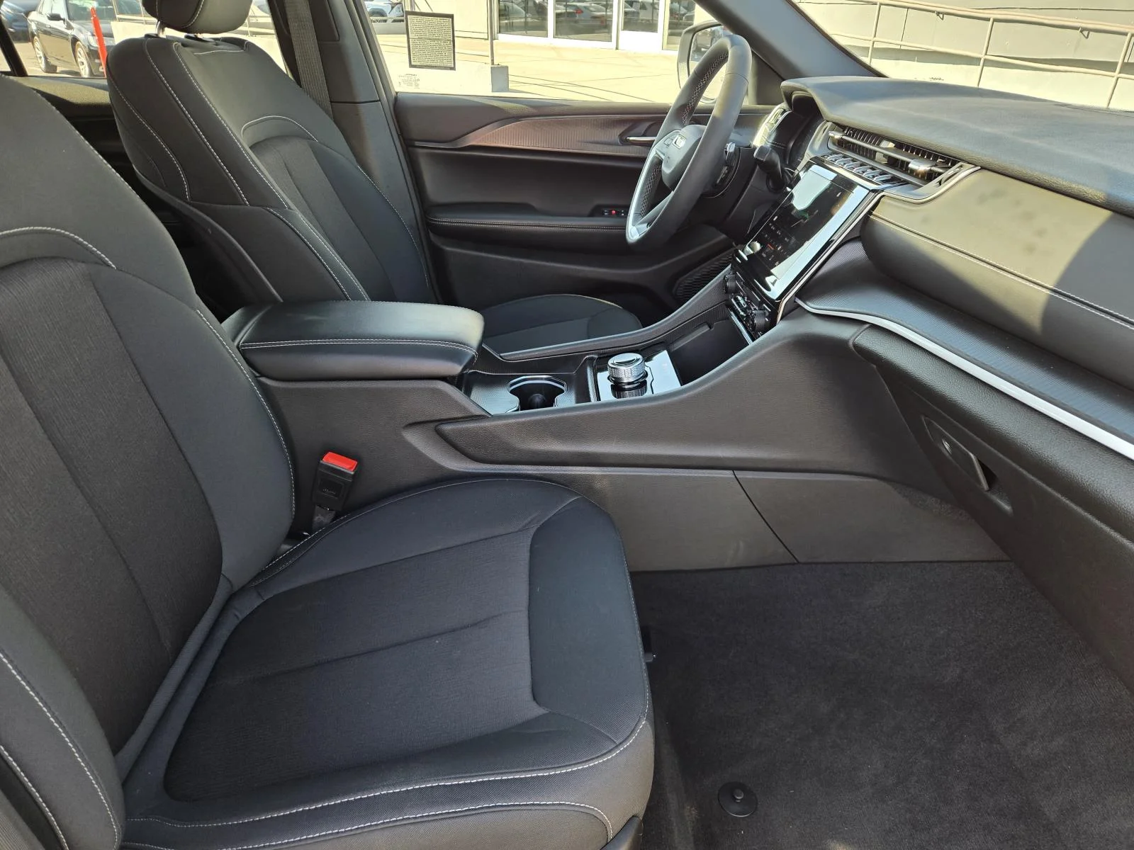2025 Jeep Grand Cherokee Laredo - Photo 32