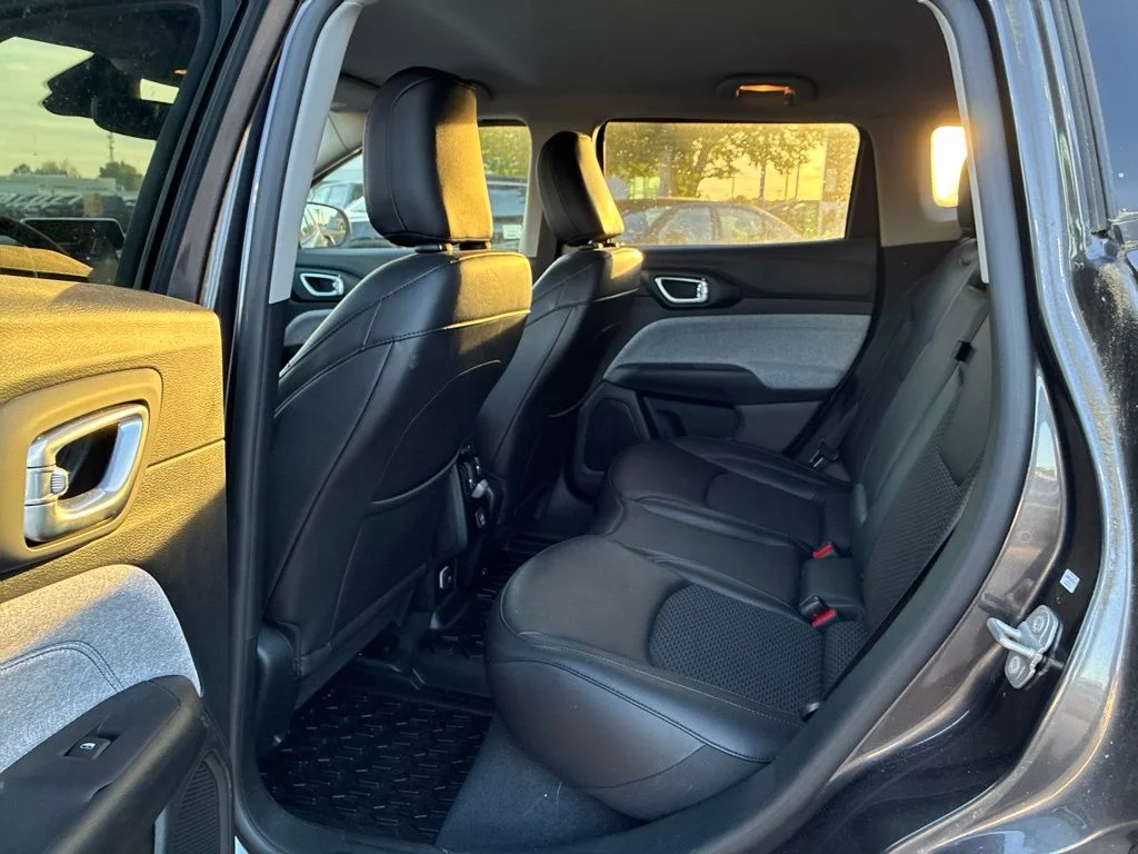 Used 2022 Gray Jeep Latitude image 19