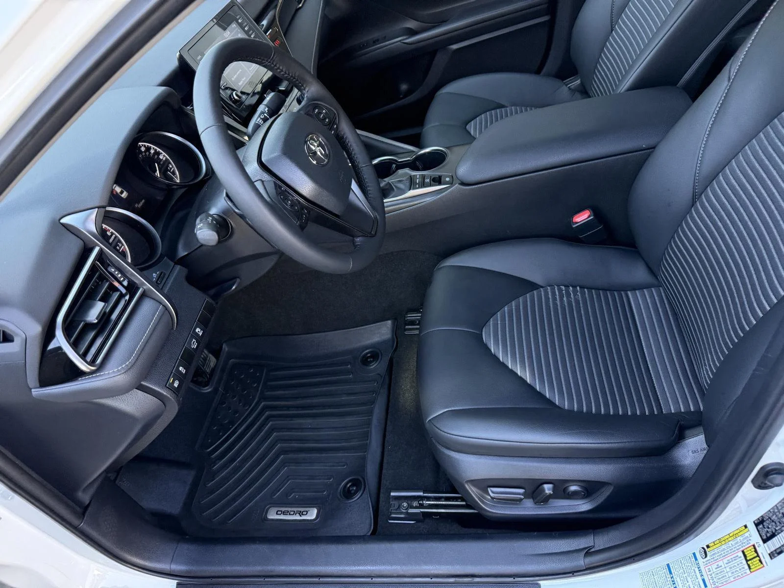 Used 2023 Ice Cap Toyota SE image 16